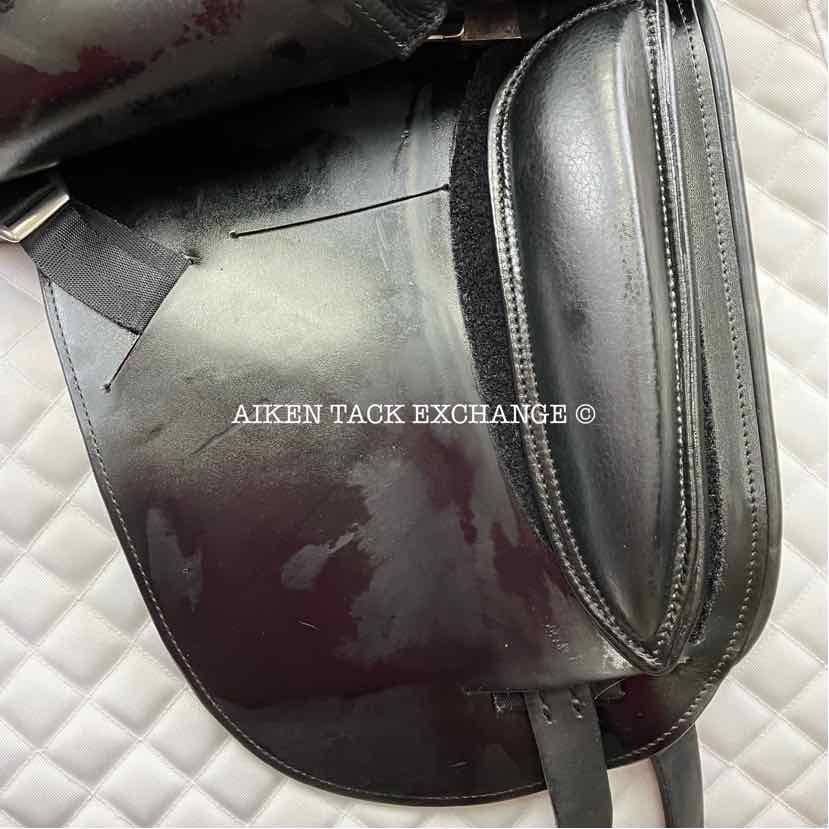 **On Trial** 2014 Schleese Obrigado Dressage Saddle, 17" Seat, Adjustable AdapTree, Wool Flocked Panels