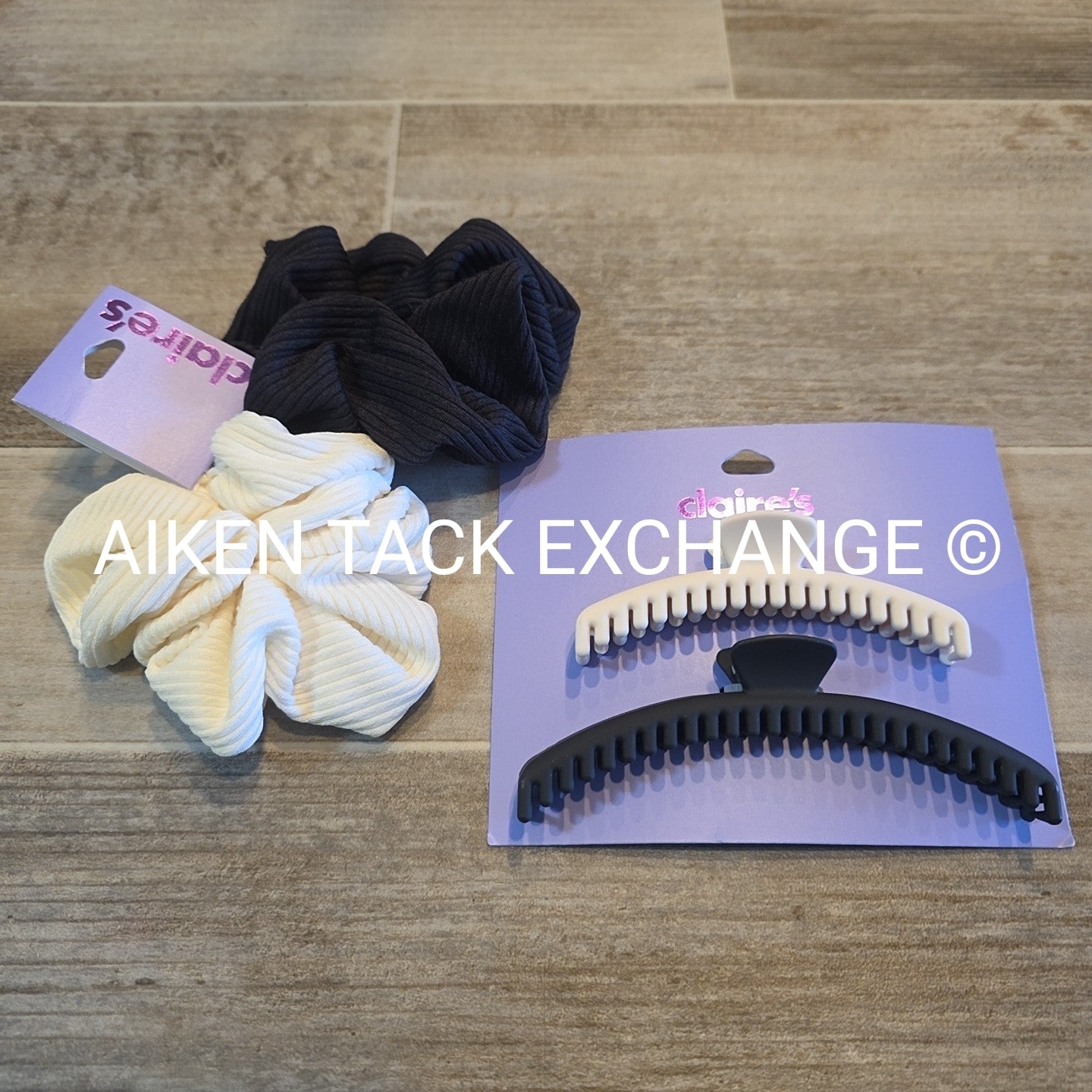 Claire's Hair Bundle - 2 Scrunchies, 2 Claw Clips