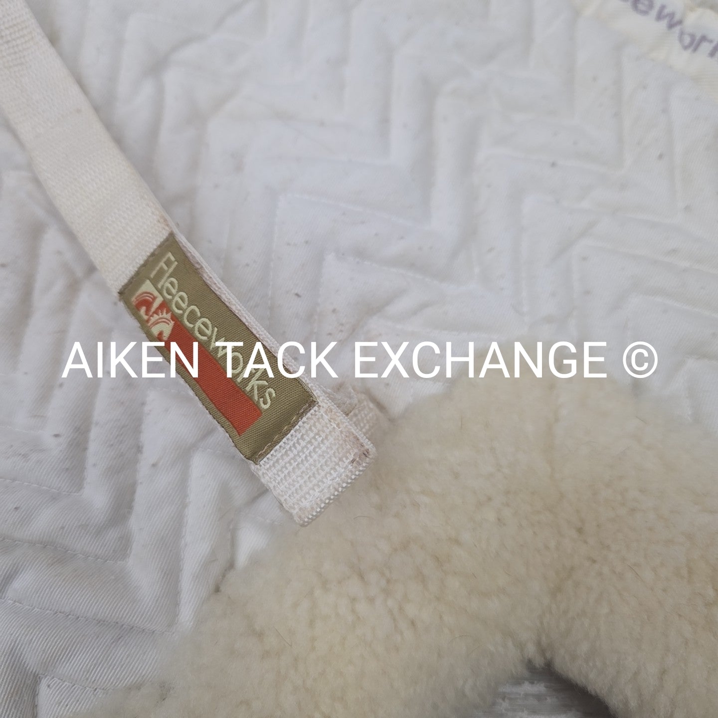 Fleeceworks Sheepskin Field HUnter Fox Hunter Pad with Front Roll & Full Trim