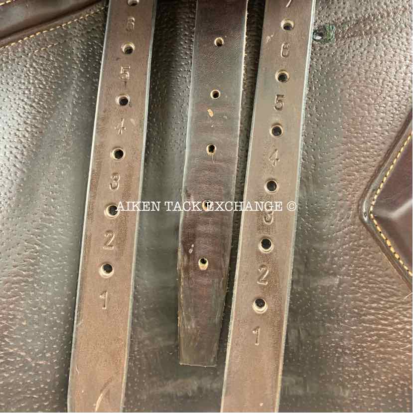 **SOLD** 2017 CWD SE30 2GS Close Contact Jump Saddle, 18" Seat - S3, 4L Flap, Dynamik Flex Tree - Medium, Foam Panels