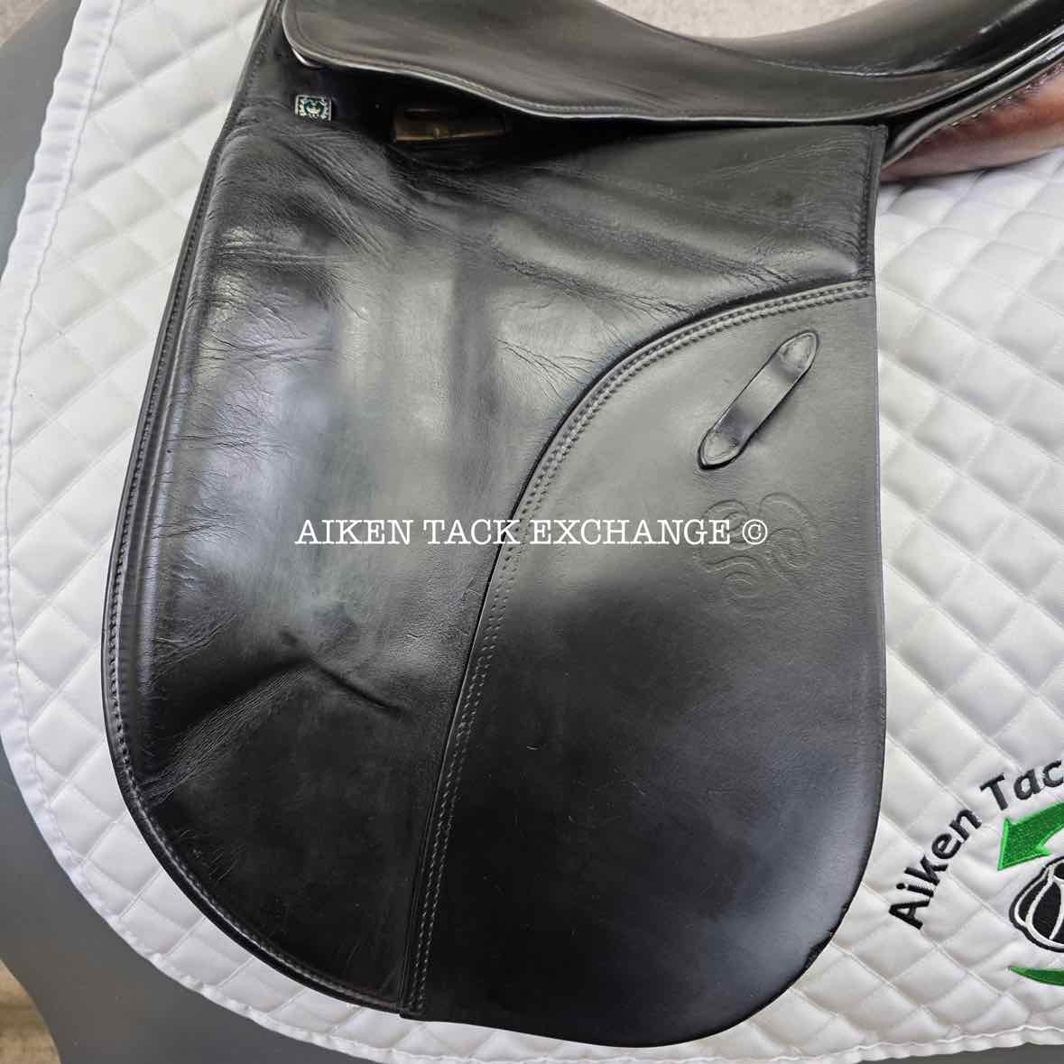 **SOLD** Stubben Romanus Extra CL Dressage Saddle, 18" Seat, 32cm Tree - Wide, Wool Flocked Panels
