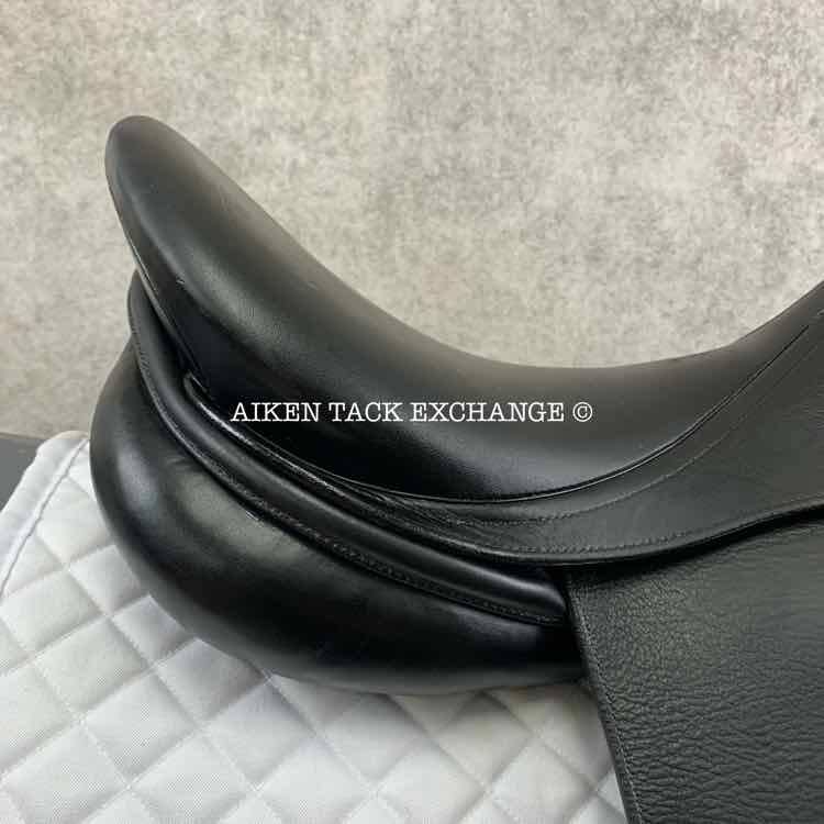 **SOLD** 2000 Prestige Dressage 2000 Saddle, 17.5" Seat, 34 Tree - M/MW, Wool Flocked Panels