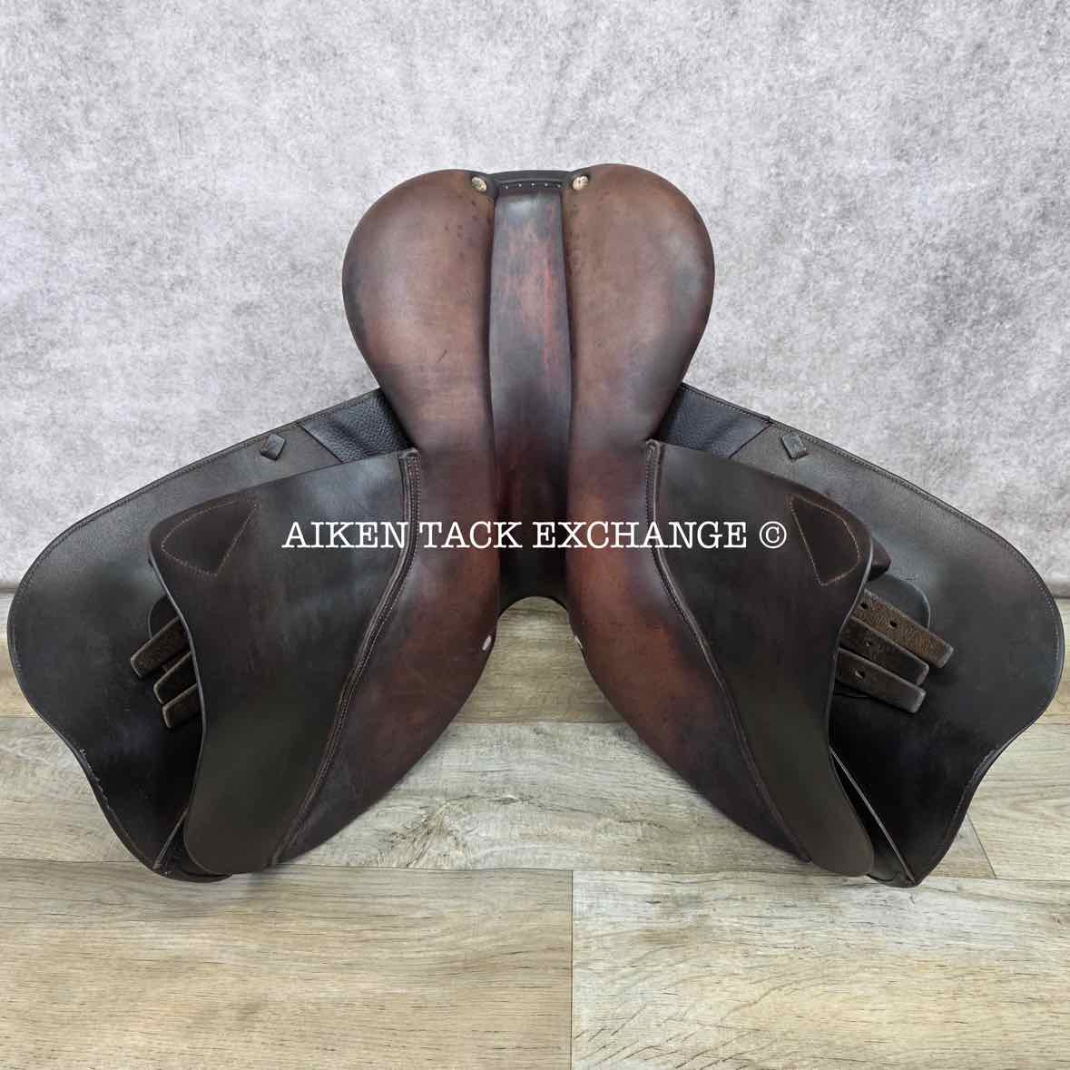 2006 CWD SE02 Close Contact Jump Saddle, 17.5" Seat, 4C Flap, Medium Tree, Foam Panels