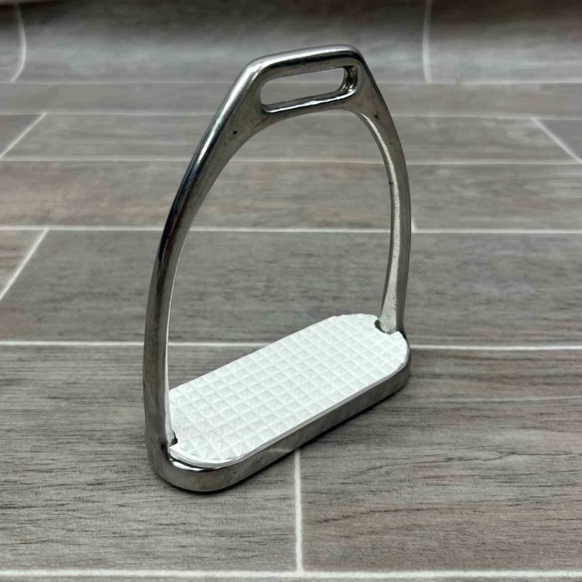 Fillis Stirrup Irons, 4.25"