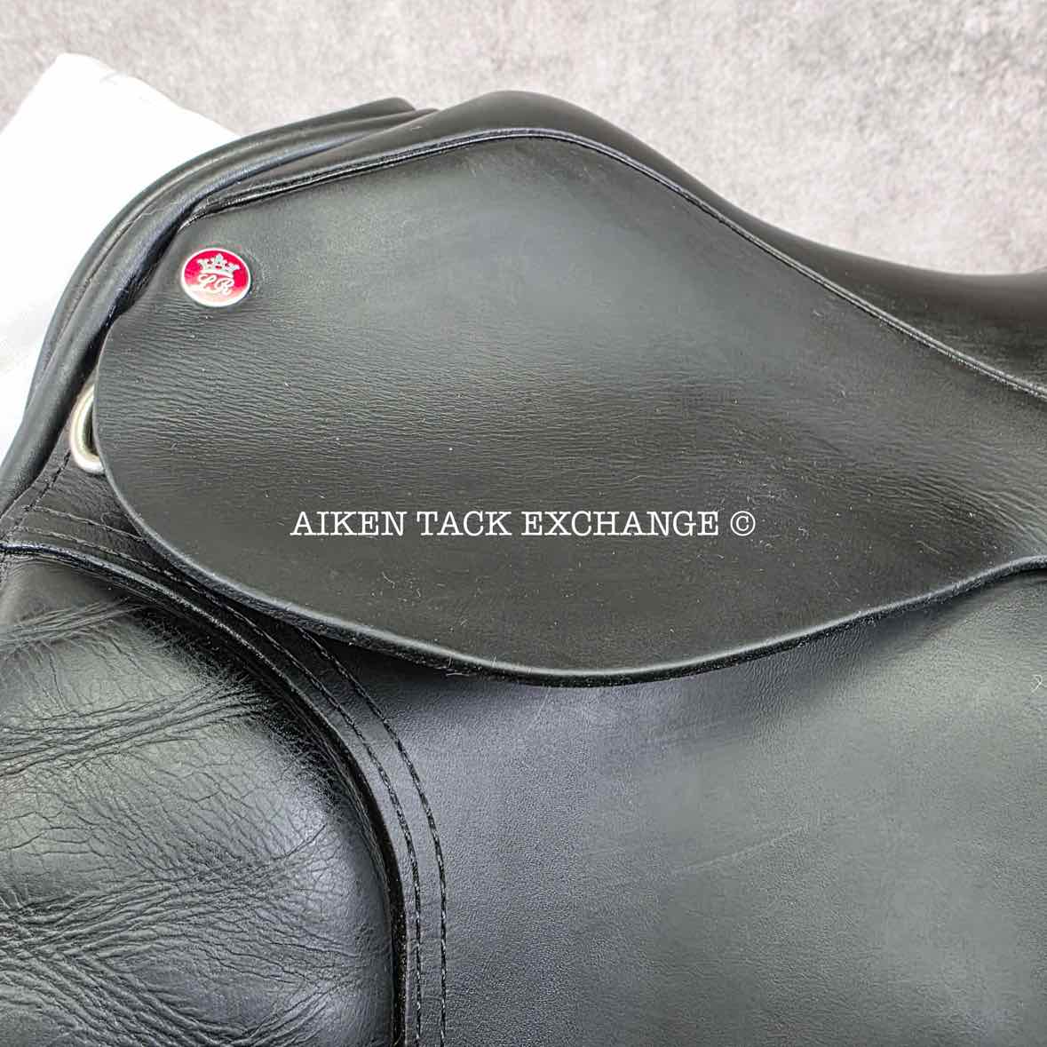 **On Trial** 2013 Lovatt & Ricketts Berkeley Dressage Saddle, 17" Seat, M/MW Tree, Wool Flocked Panels