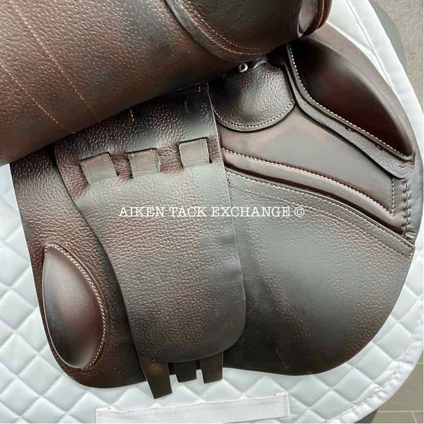 2019 CWD SE02 Close Contact Jump Saddle, 17.5" Seat, 3C Flap, Medium Tree, Foam Panels, Full Buffalo Leather