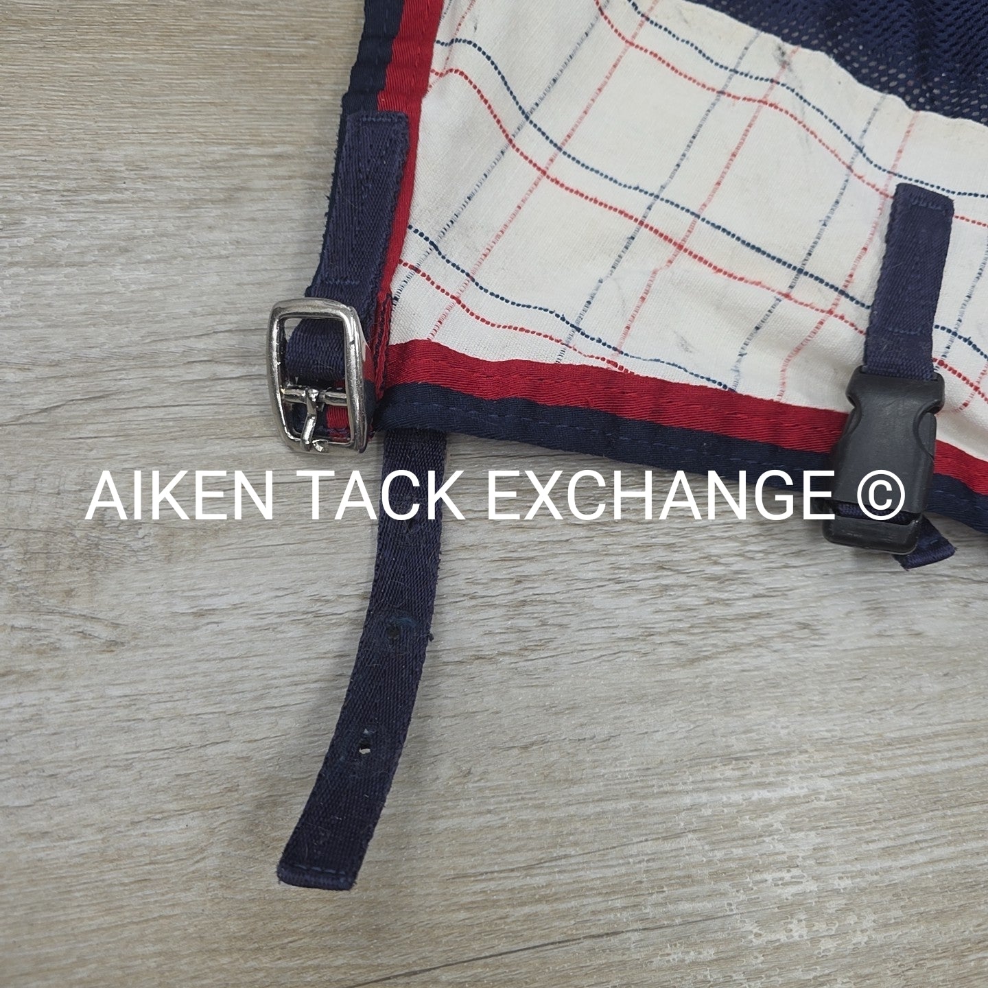 Weatherbeeta Breeze with Surcingle Combo Neck, 75" (has blemishes)