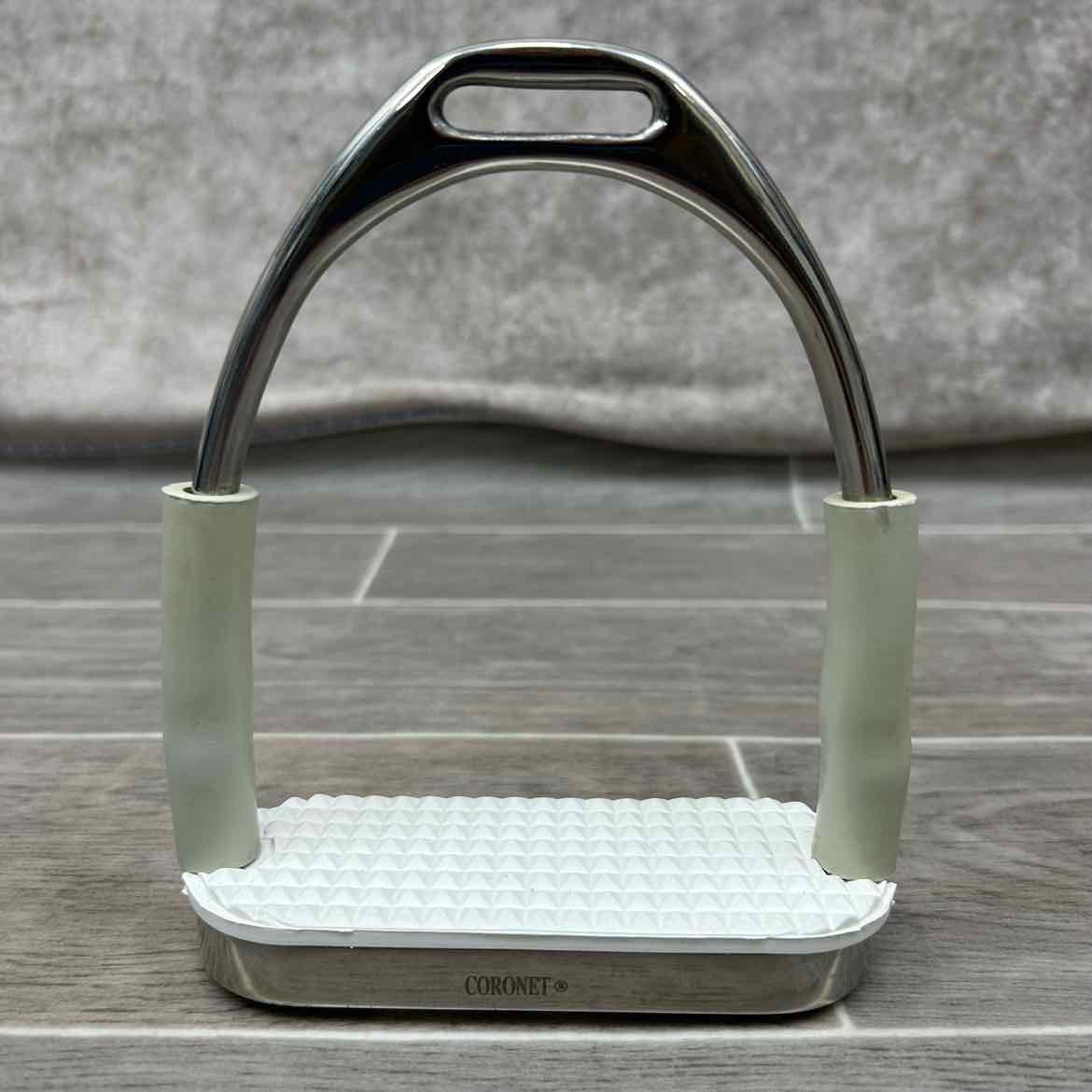 Coronet Jointed Flex Stirrup Irons 4.5"