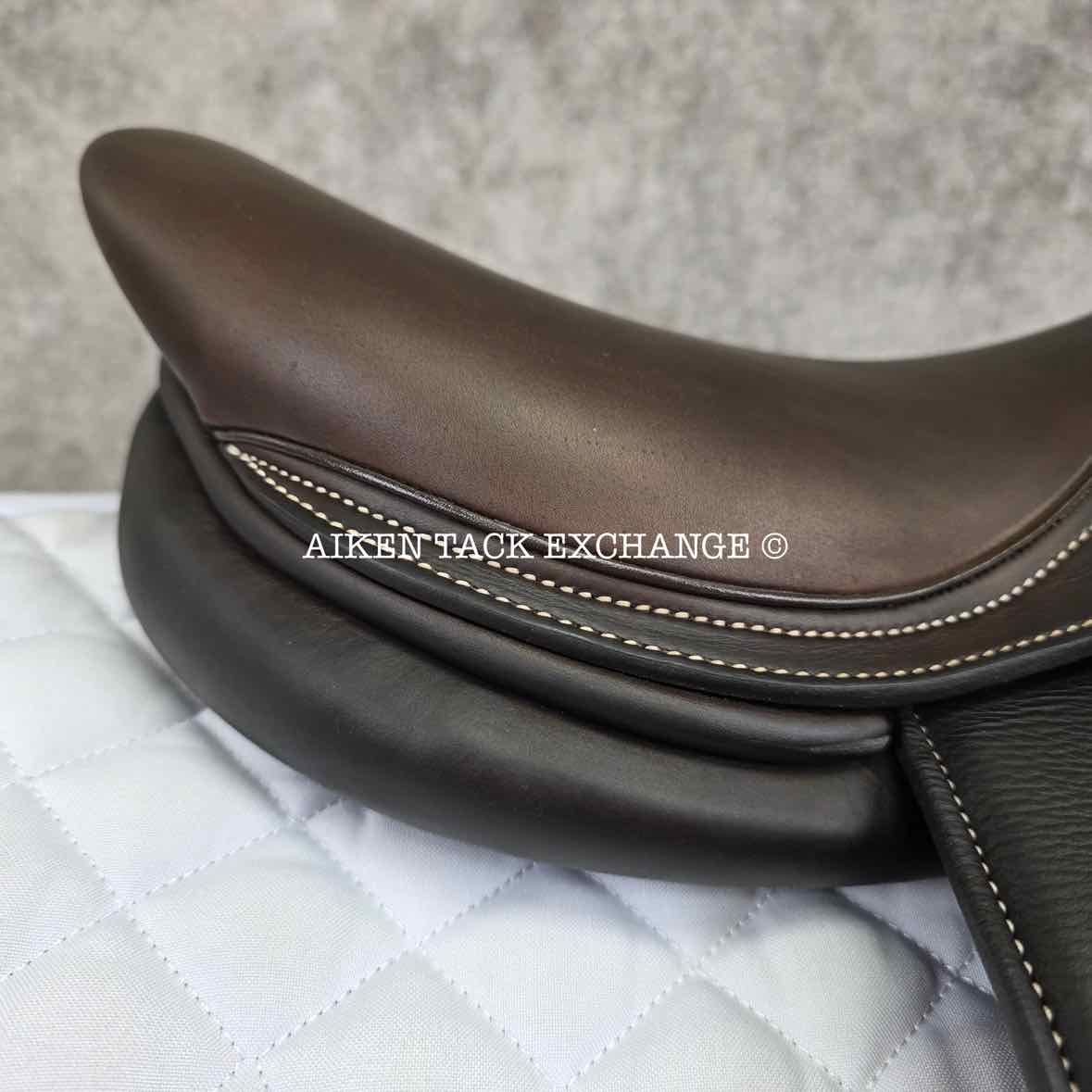 2022 Voltaire Welli Close Contact Jump Saddle, 15.5" Seat, 0A Flap, M/MW Tree, Foam FIN Panels