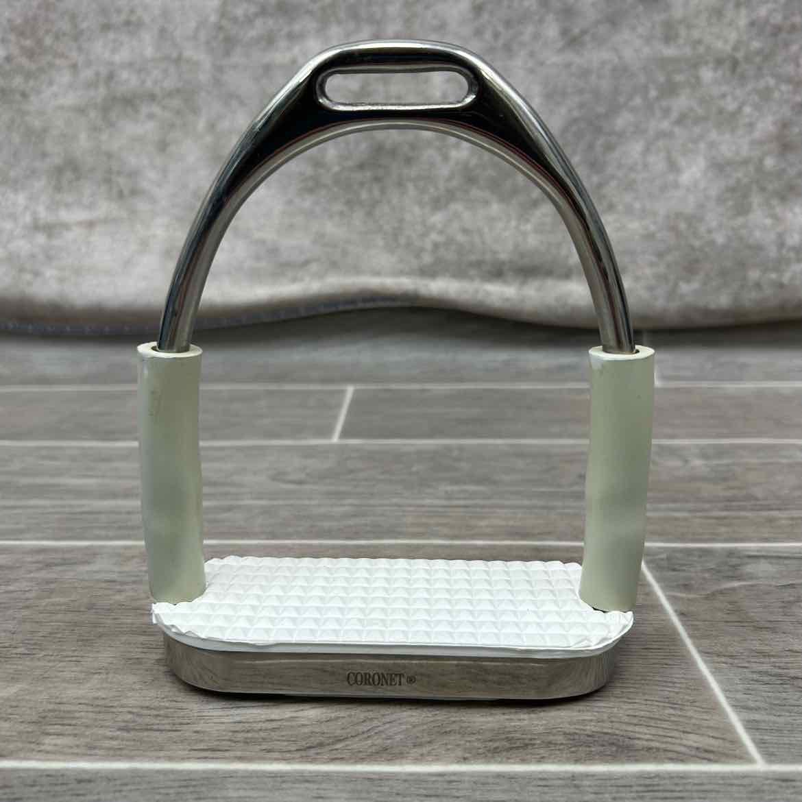 Coronet Jointed Flex Stirrup Irons 4.5"
