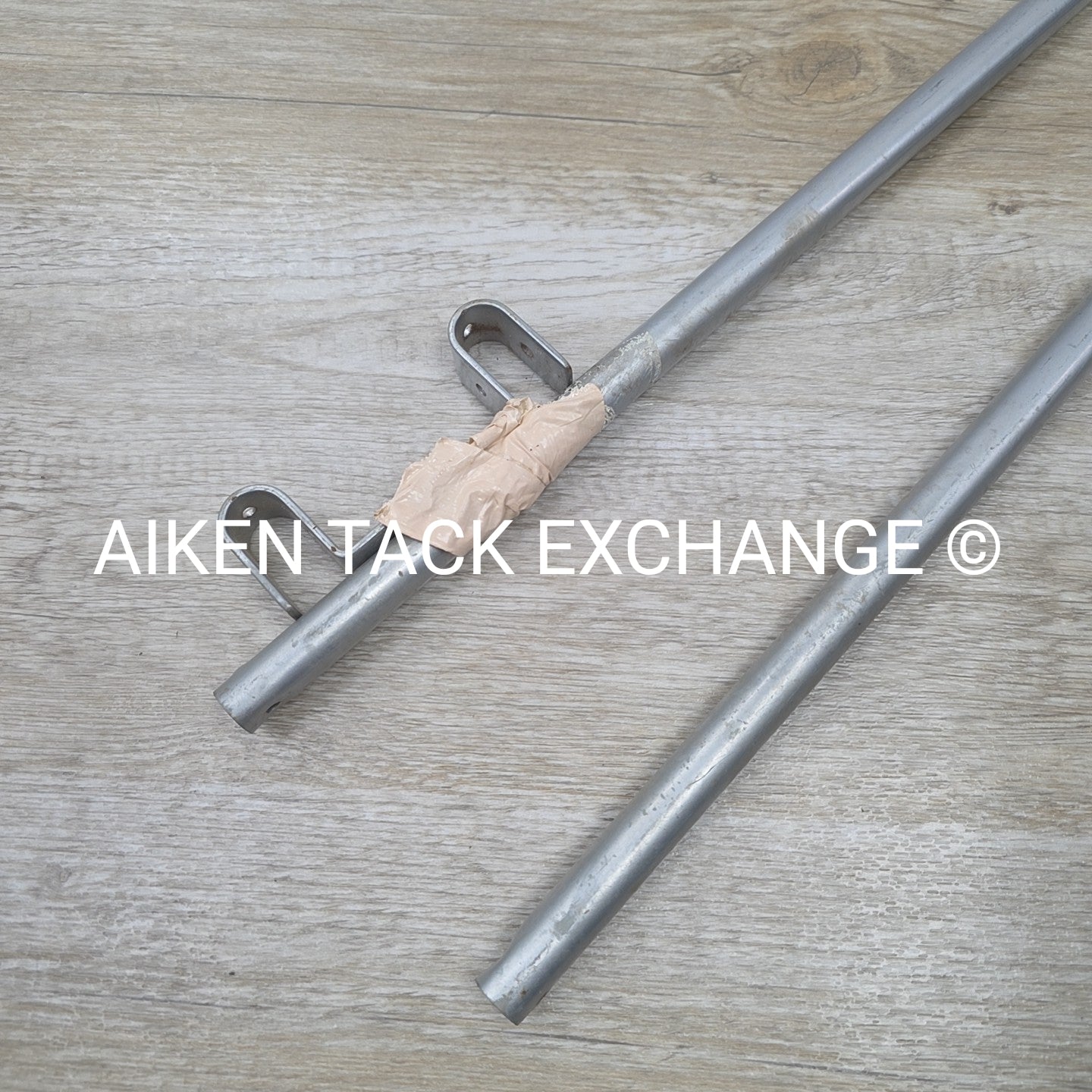 Swinging Metal Blanket Bar Rack with Wall Mounting Bracket