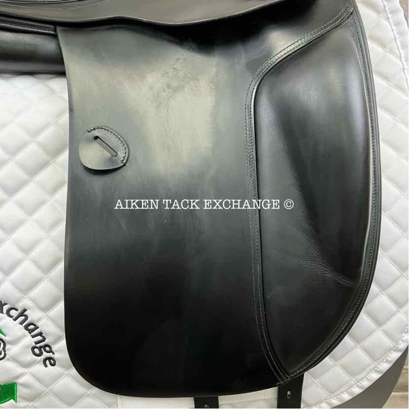 2009 Amerigo Vega Dressage Saddle, 18" Seat, Medium Tree, Wool Flocked Panels