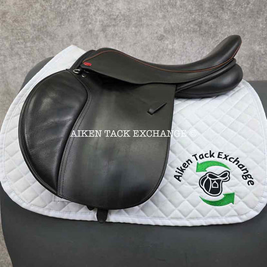 **SOLD** Duett Bravo Close Contact Jump Saddle, 17.5" Seat, 36 - Extra Wide Hoop Tree, Wool Flocked Panels