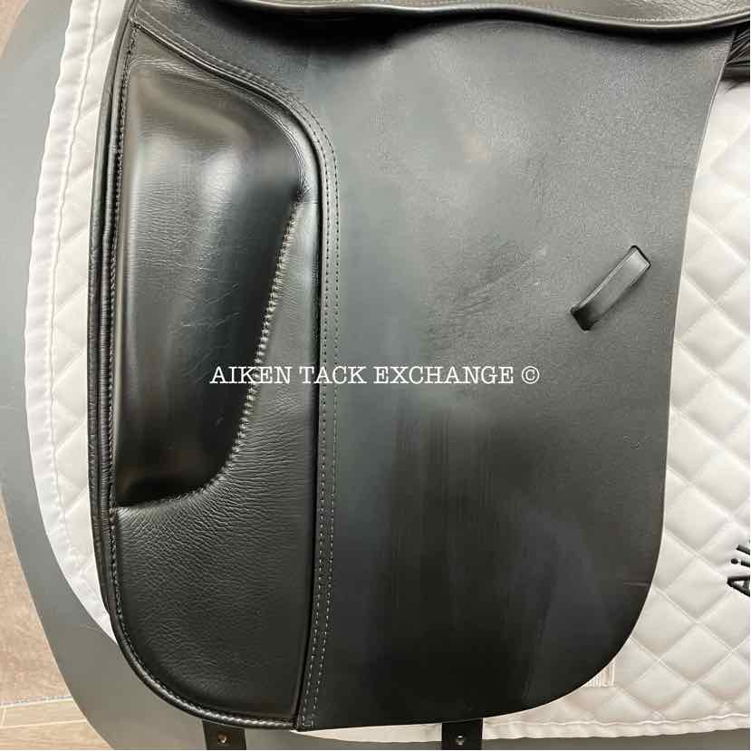**SOLD** Kent & Masters MDS S-Series Standard Wither Surface Block Dressage Saddle, 18" Seat, Adjustable Tree - Changeable Gullet, Wool Flocked Panels