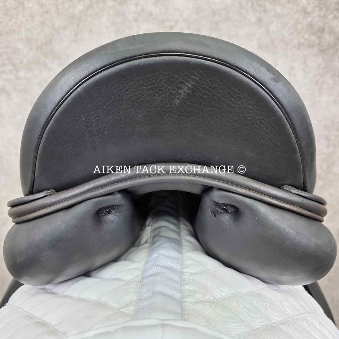 2015 Amerigo Pinerolo Classic Dressage Saddle, 17" Seat, MW/W Tree, Wool Flocked Panels