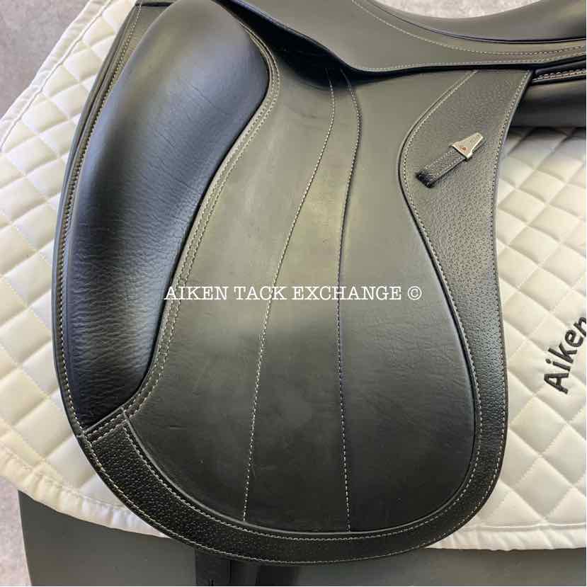 **SOLD** 2021 Equipe Glamour E-Carbon Monoflap Dressage Saddle, 17" Seat, Flex Tree - Medium Wide, Foam Panels