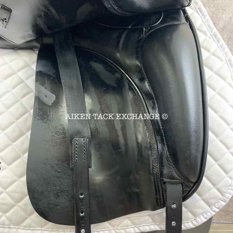 **SOLD** 2000 Prestige Dressage 2000 Saddle, 17.5" Seat, 34 Tree - M/MW, Wool Flocked Panels