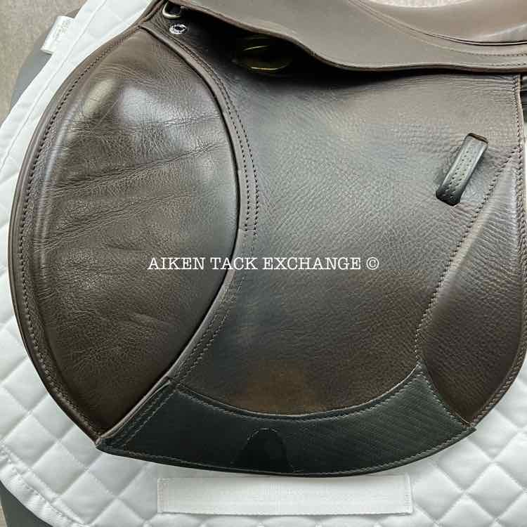 **SOLD** 2017 Bliss of London Close Contact Jump Saddle, 17" Seat, Extra Wide Tree, Wool Flocked Panels