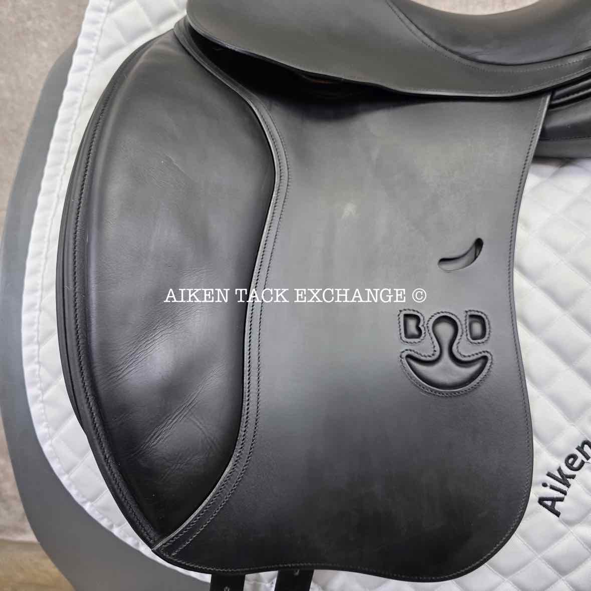 2014 Bruno Delgrange Syracuse Dressage Saddle, 17" Seat, 3S Flap, Medium Wide Tree, Foam Panels