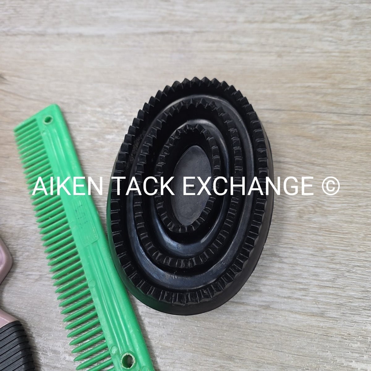 BARGAIN BUNDLE: 2 Combs, 1 Brush, & 1 Curry Comb