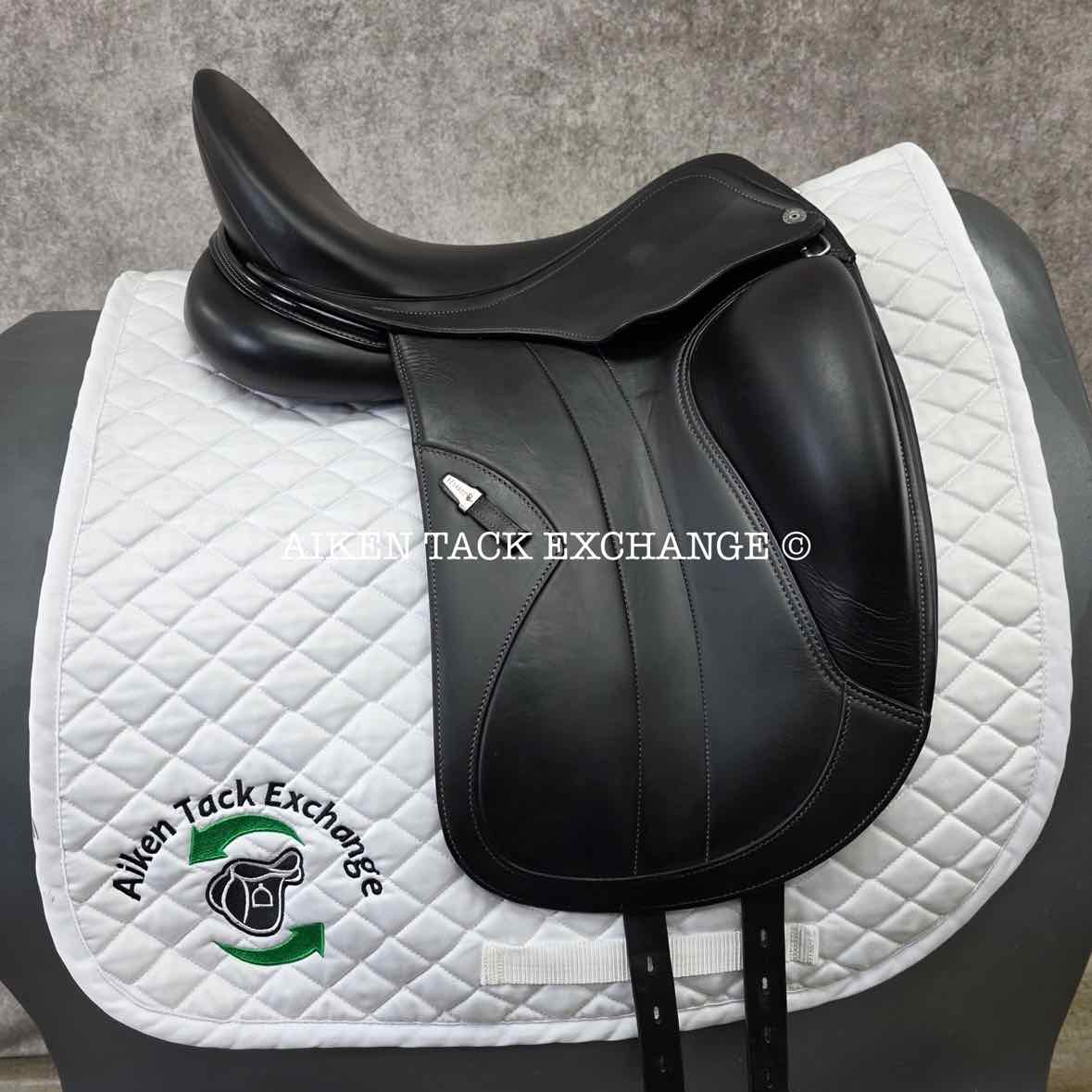 **SOLD** 2020 Equipe E-Carbon Kalifornia Monoflap Dressage Saddle, 17" Seat, MW/W Tree, Foam Panels