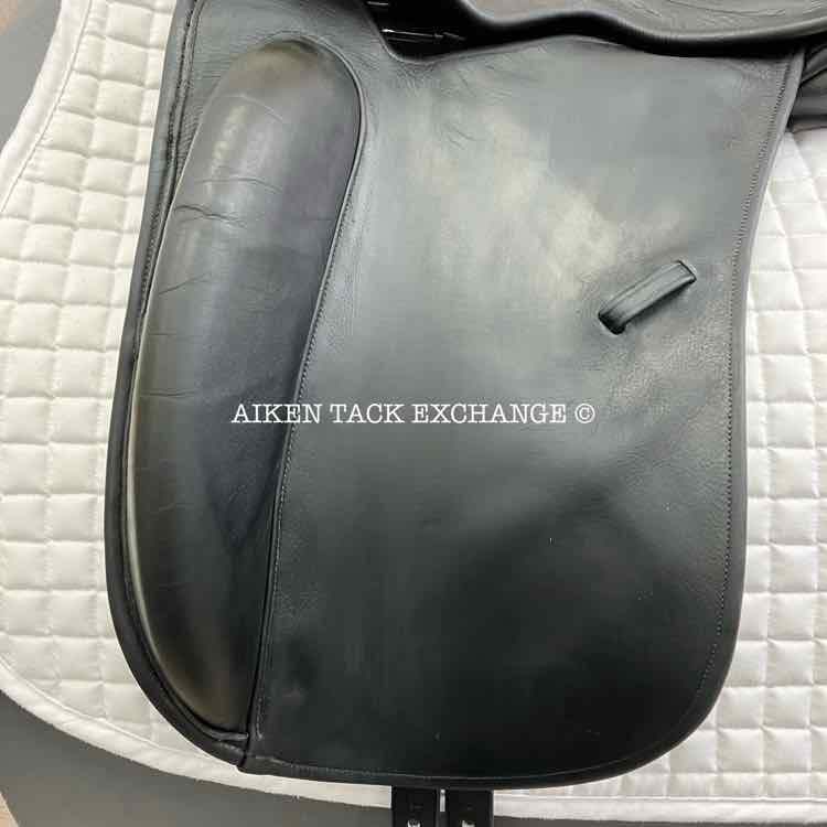 2005 County Perfection Dressage Saddle, 17.5" Seat, Adjustable Flap, M/MN Tree, Wool Flocked Panels