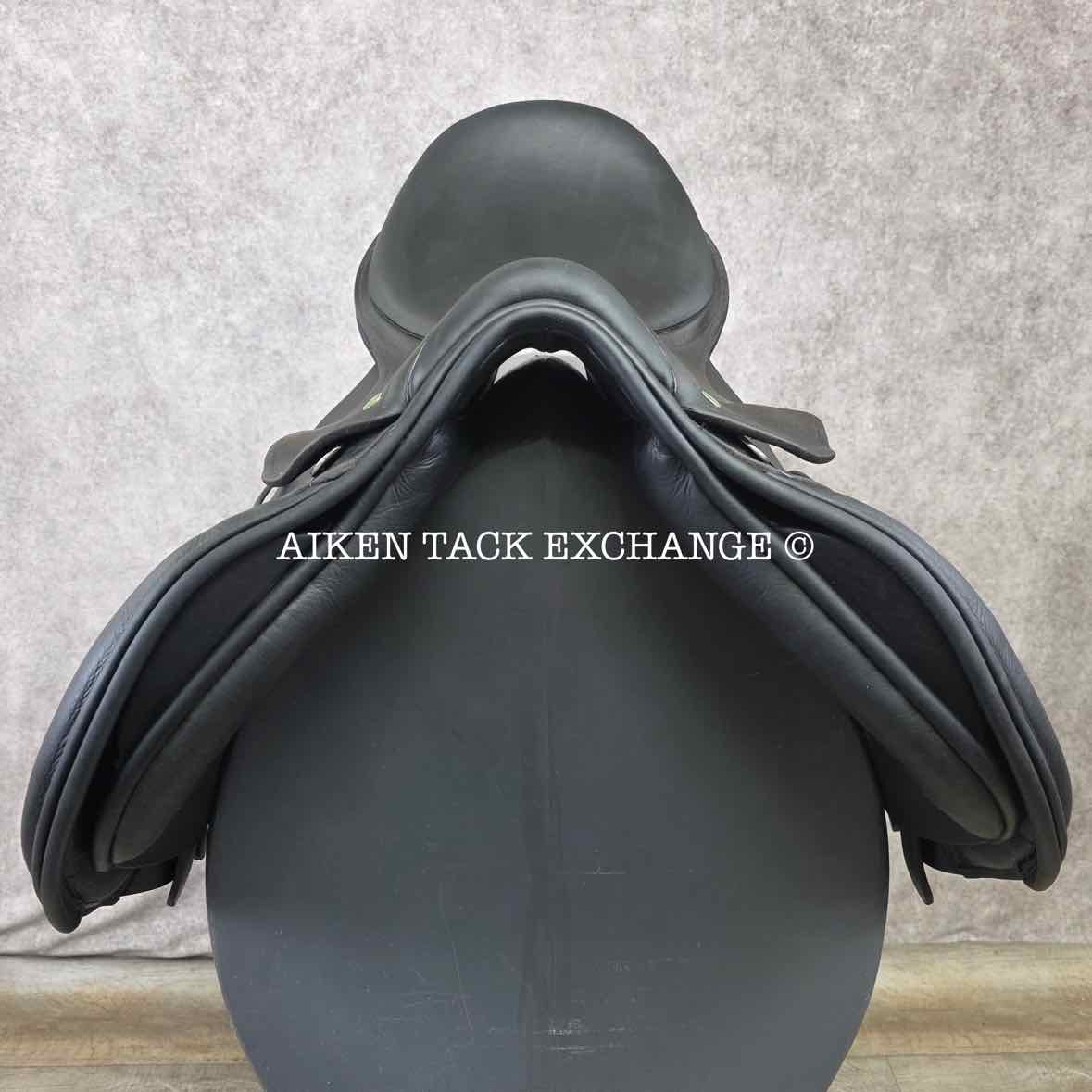 2007 County Innovation Jump Saddle, 18" Seat, Medium Tree, Wool Flocked Panels