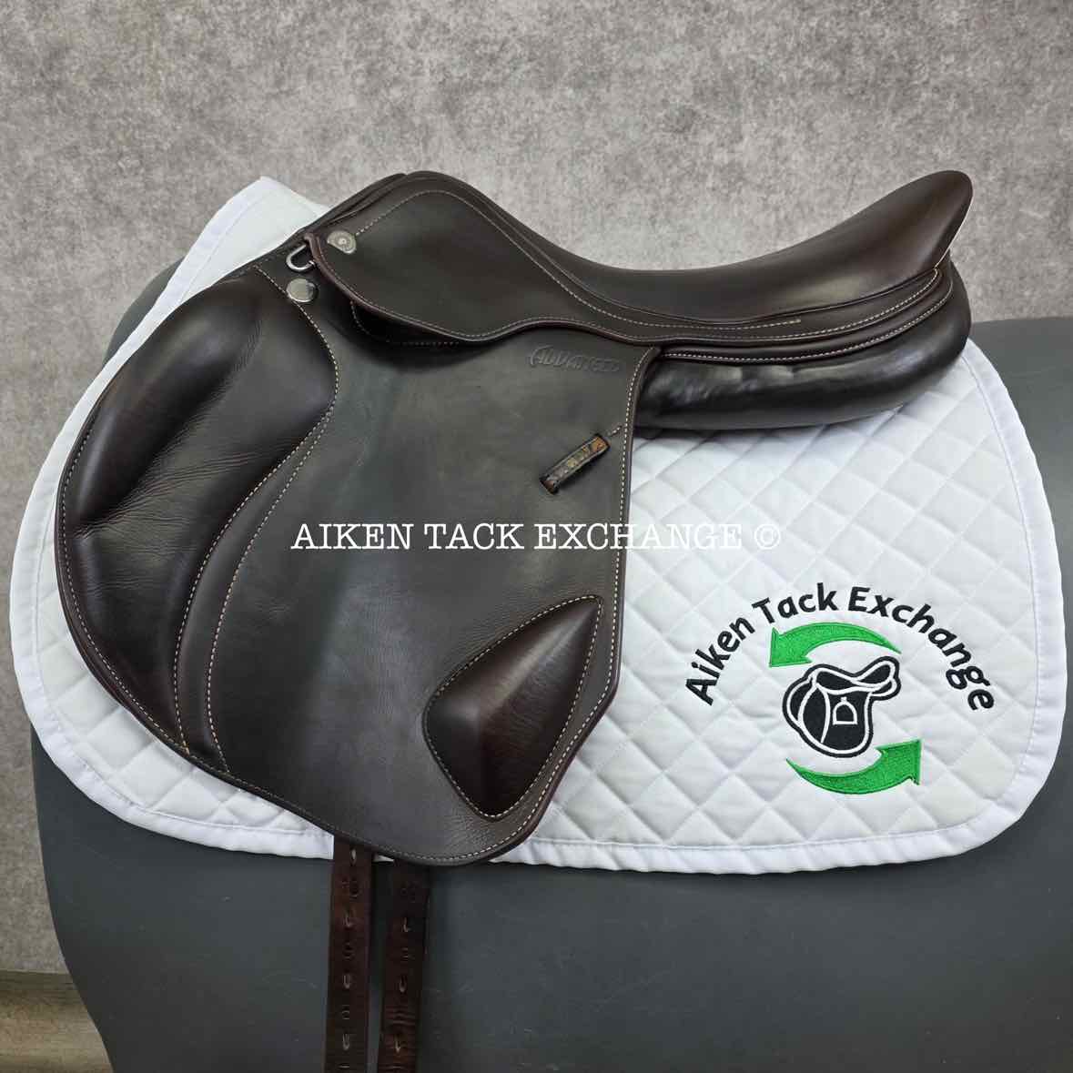 **SOLD** 2023 Prestige X-Advanced K Monoflap Jump Saddle, 18" Seat, 35 Tree - MW/W, Wool Flocked Panels