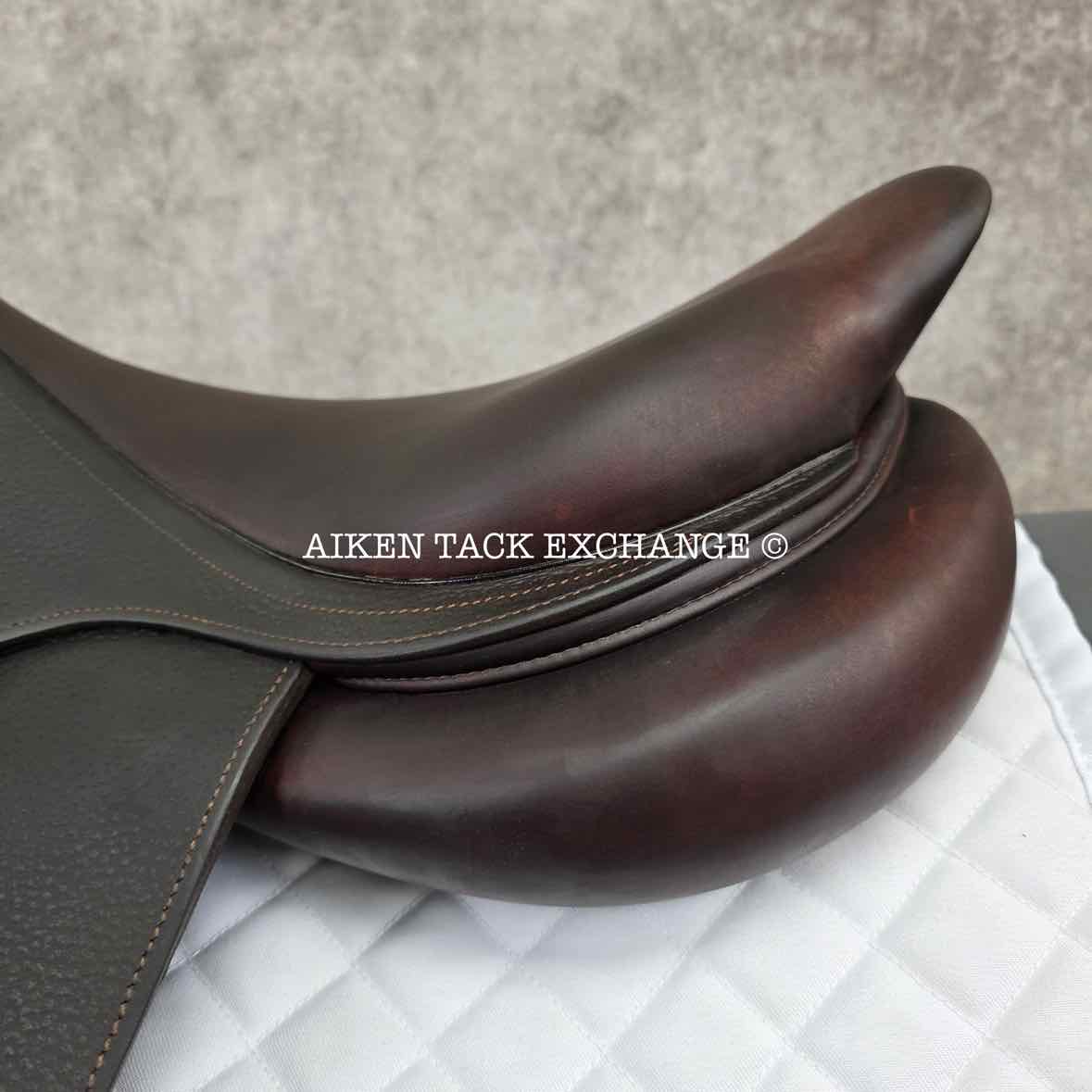 **SOLD** 2012 CWD SE02 Close Contact Jump Saddle, 17" Seat, 1C Flap, Medium Tree, Foam Panels