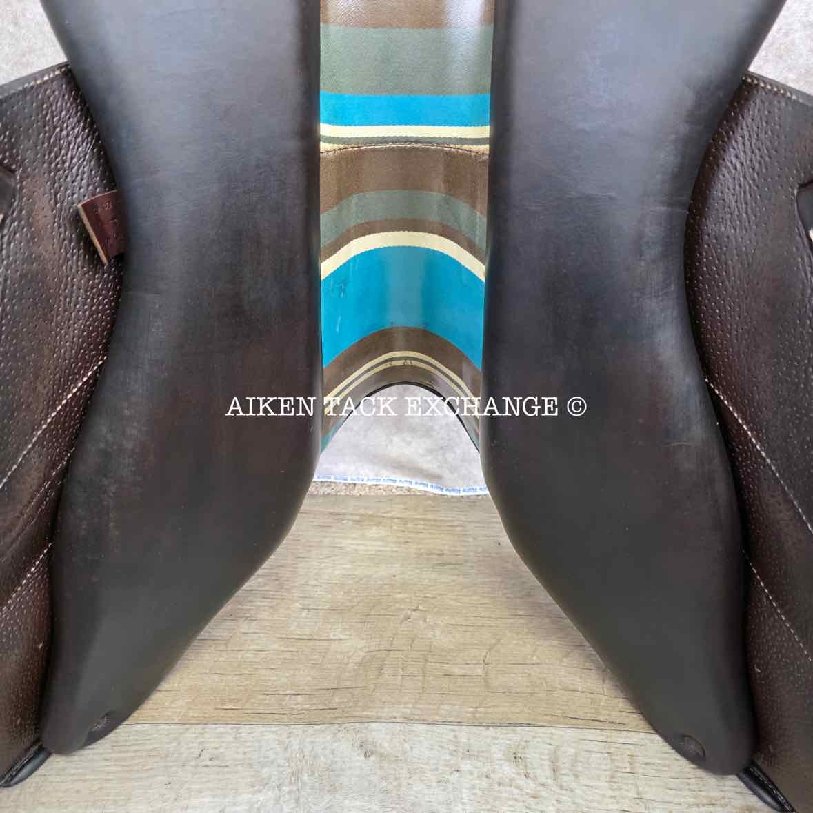 2018 Voltaire Lexington Monoflap Jump Saddle, 17" Seat, 0A Flap, Medium Wide Tree, PRO Panels, Full Buffalo Leather