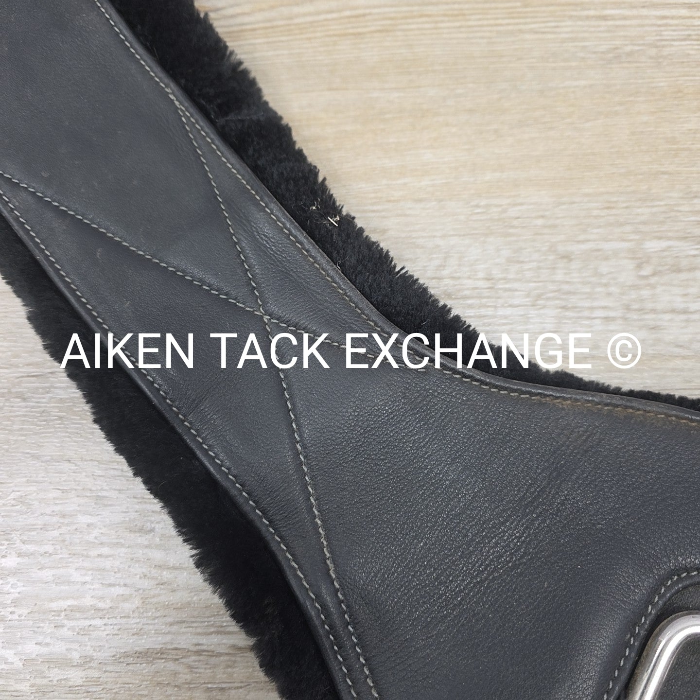 LeMieux Arika Simuwool Contour Long Girth, Black, 52"