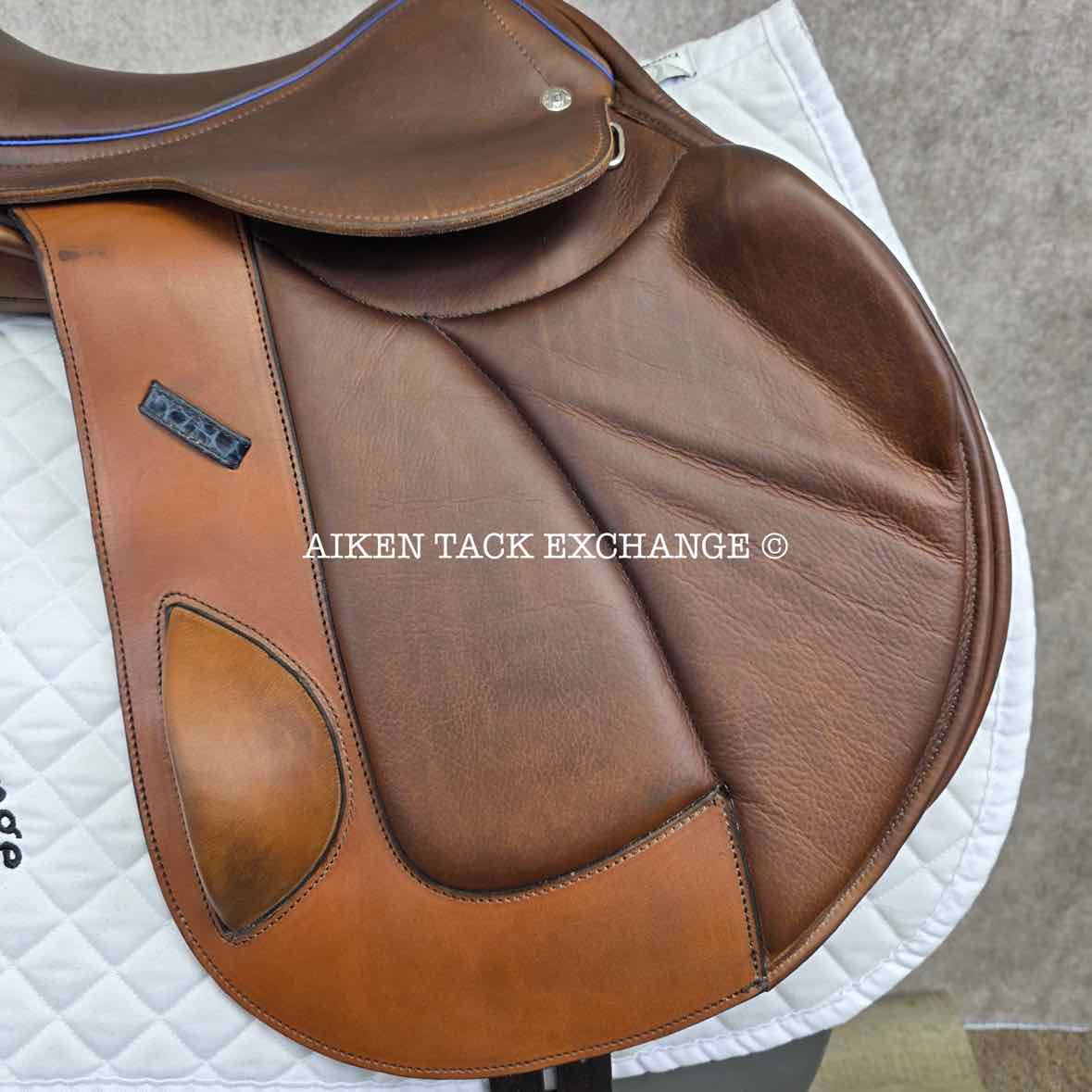 2022 Custom Saddlery Fleur De Lys Monoflap Jump Saddle, 17.5" Seat, Adjustable Tree, Wool Flocked Panels