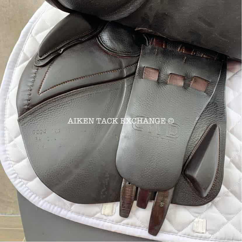 2014 CWD SE06 Close Contact Jump Saddle, 17" Seat, 3C Flap, Medium Tree, Foam Panels