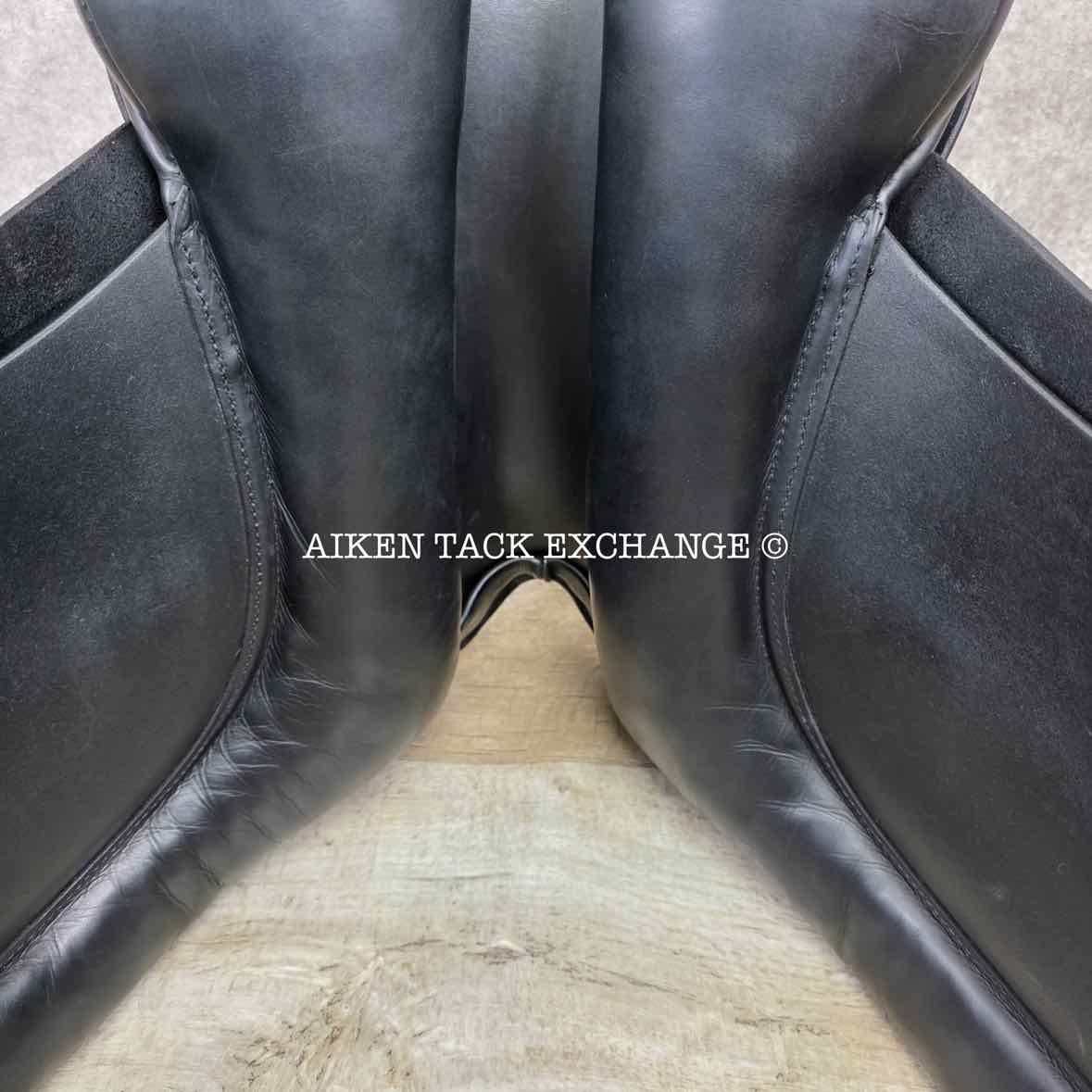 1995 County Competitor Dressage Saddle, 17.5" Seat, Medium Tree, Wool Flocked Panels