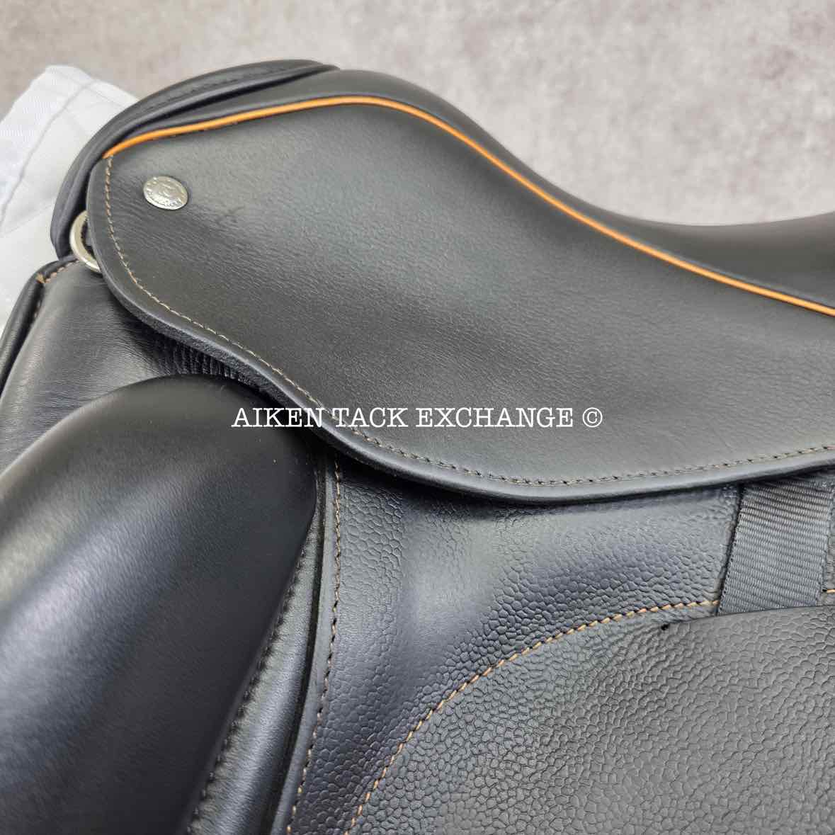 **SOLD** 2019 Custom Saddlery Icon Alpha Monoflap Dressage Saddle, 17.5" Seat, Adjustable Tree, Wool Flocked Panels