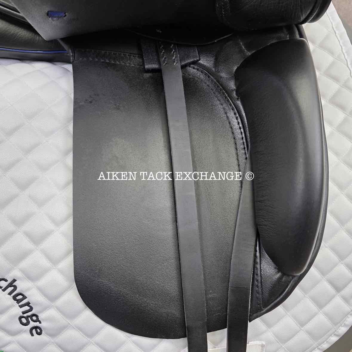 **SOLD** 2022 Passier BluStyle Dressage Saddle, 17.5" Seat, Medium Wide Tree, Wool Flocked Panels