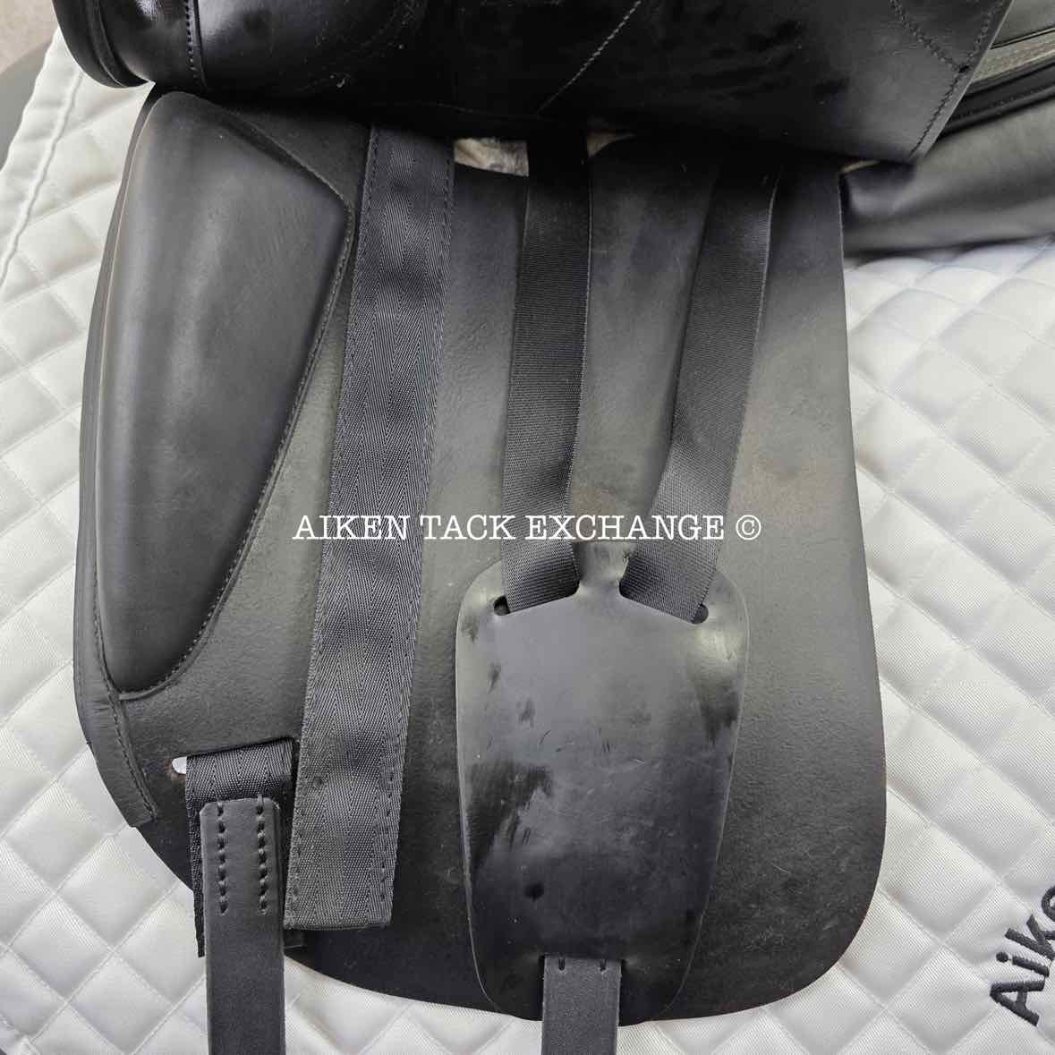 2015 Amerigo Pinerolo Classic Dressage Saddle, 17" Seat, MW/W Tree, Wool Flocked Panels