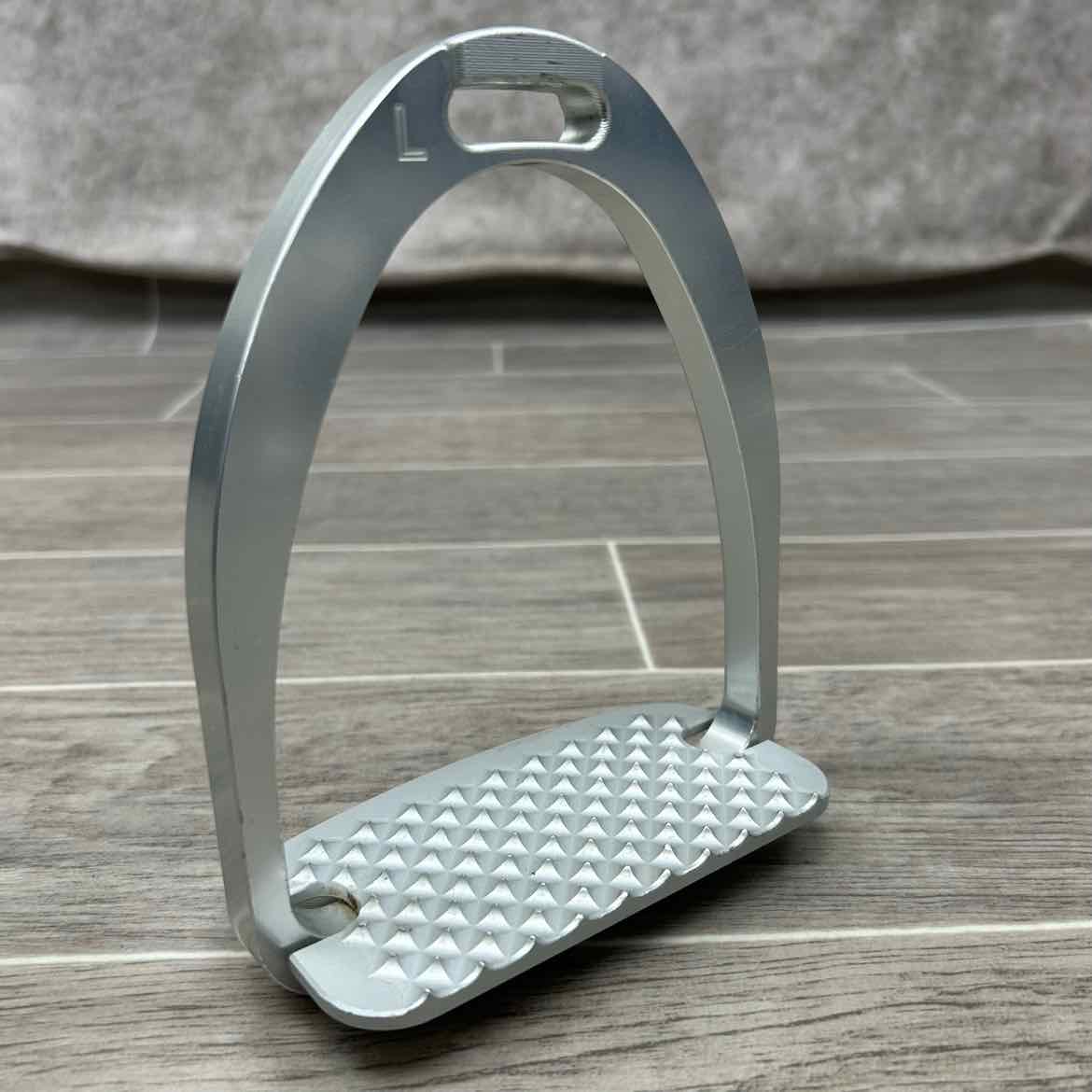 Tech Equestrian Inc. Size 4.5" Silver English Stirrup Irons