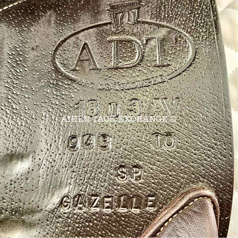 **SOLD** 2010 Arc De Triomphe Gazelle Close Contact Jump Saddle, 18" Seat, 3AV Flap - Forward, Medium Tree, Foam Panels