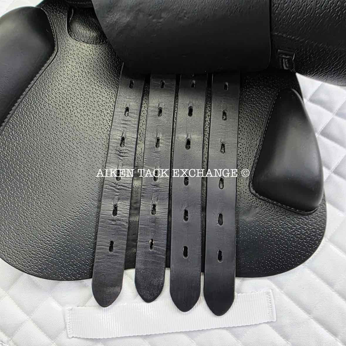 **SOLD** 2020 Amerigo Pinerolo HC Jump Saddle, 17" Seat, Medium Wide Tree, Wool Flocked Panels