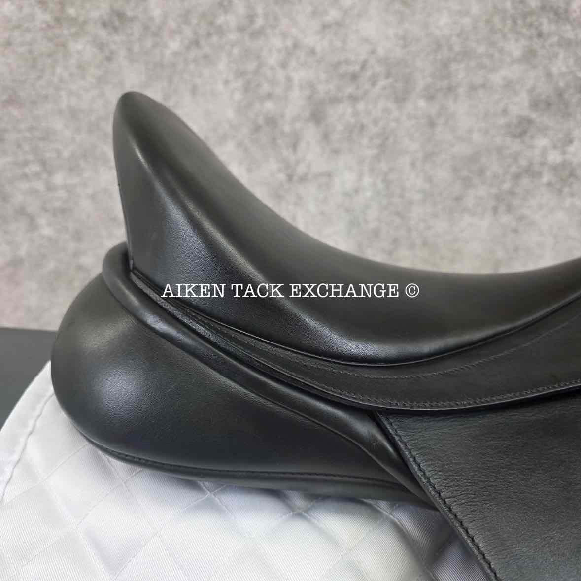 2004 Bates Caprilli Dressage Saddle, 18" Seat, Adjustable Tree - Changeable Gullet, Wool Flocked Panels