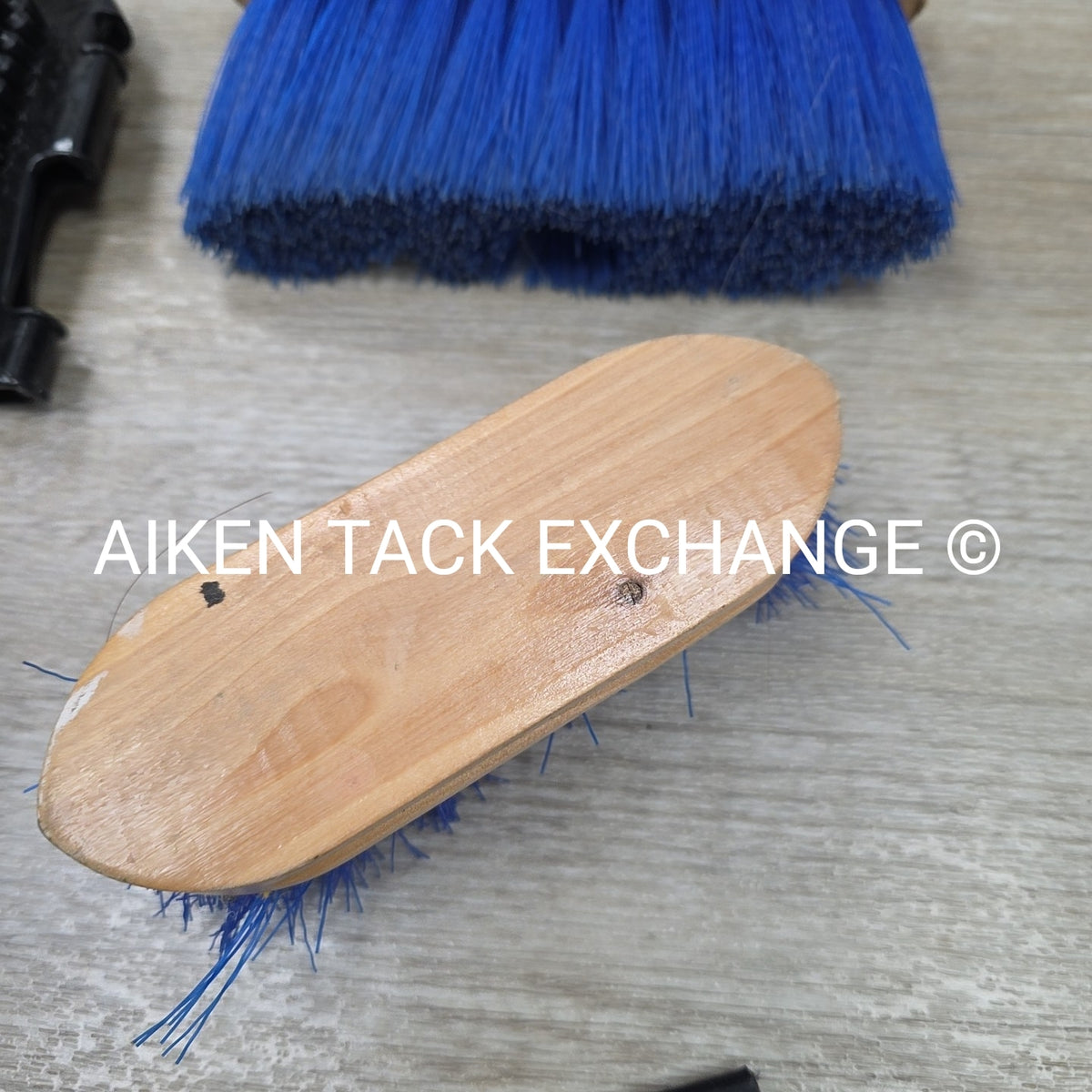 BARGAIN BUNDLE: 3 Brushes & 2 Curry Combs