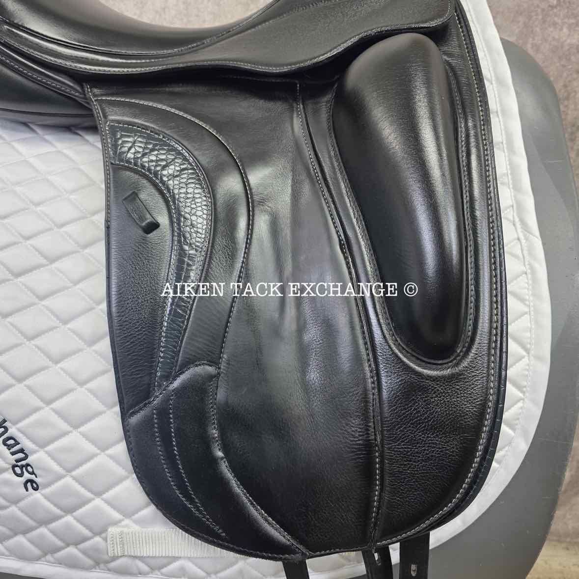 Fairfax Elias Monoflap Dressage Saddle, 18" Seat, Adjustable Tree - Changeable Gullet, Wool Flocked Panels