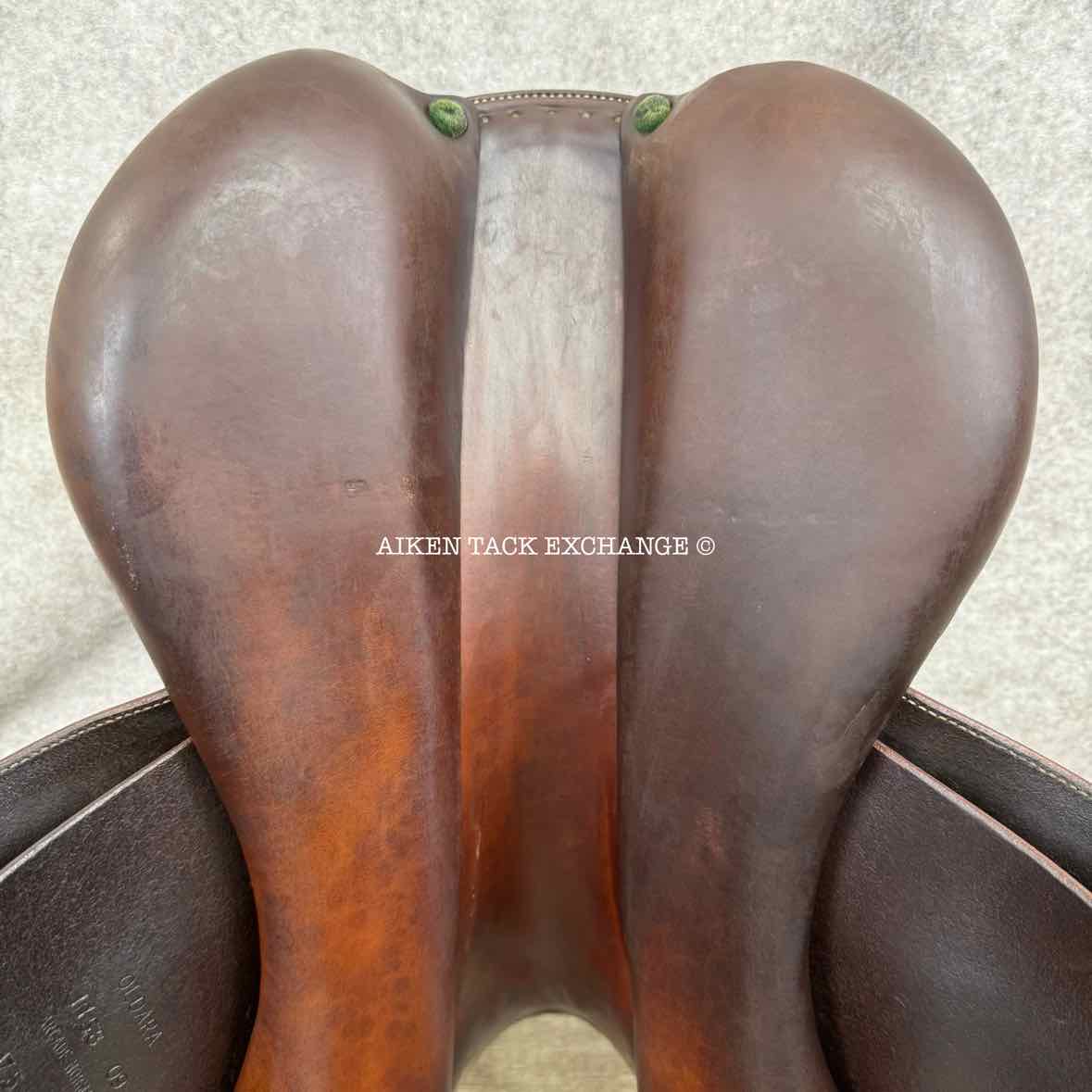 2009 Devoucoux Oldara Close Contact Jump Saddle, 17.5" Seat, 2A Flap, M/MW Tree, Foam Panels