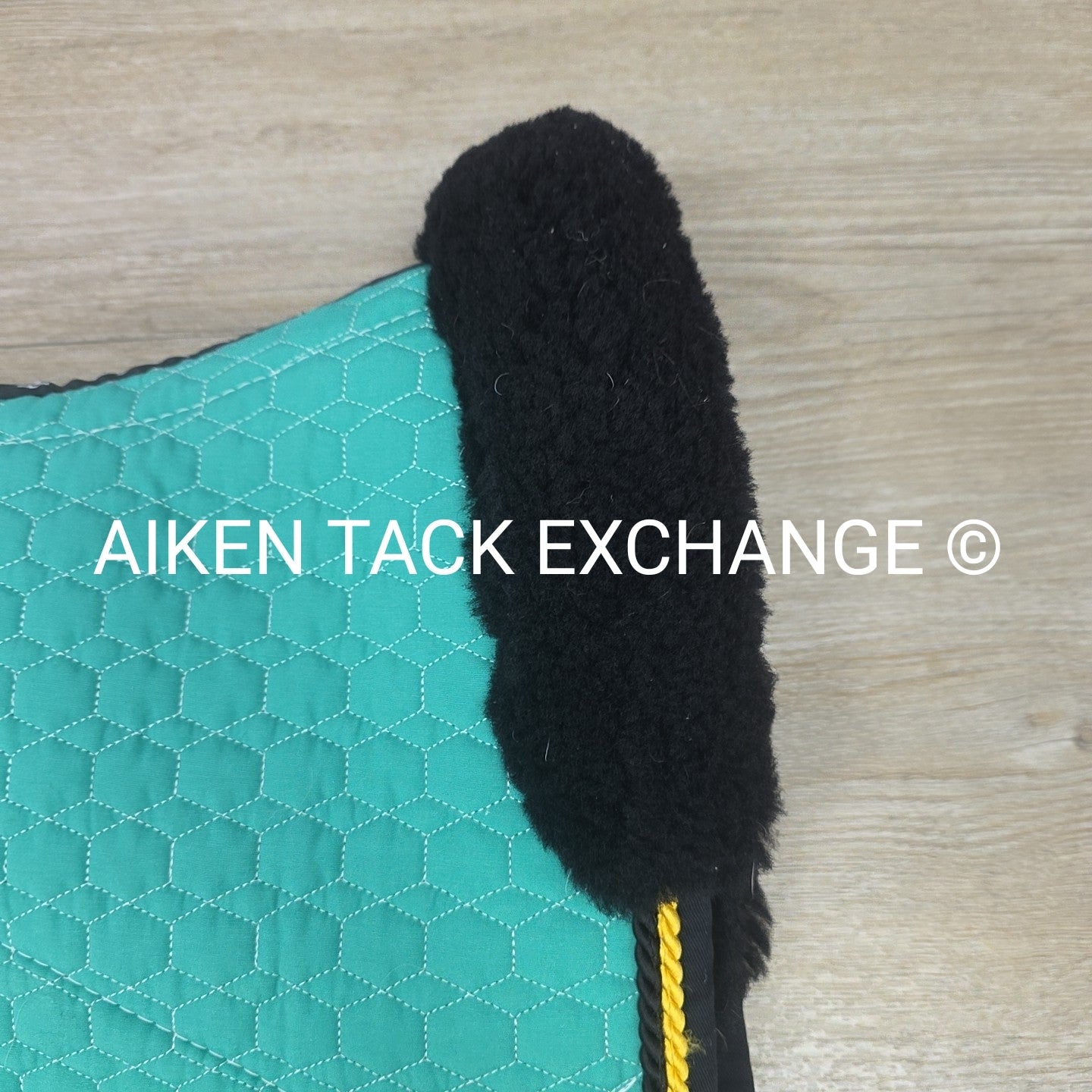 Mattes Dressage Trekking Saddle Pad with Sheepskin, Size Medium