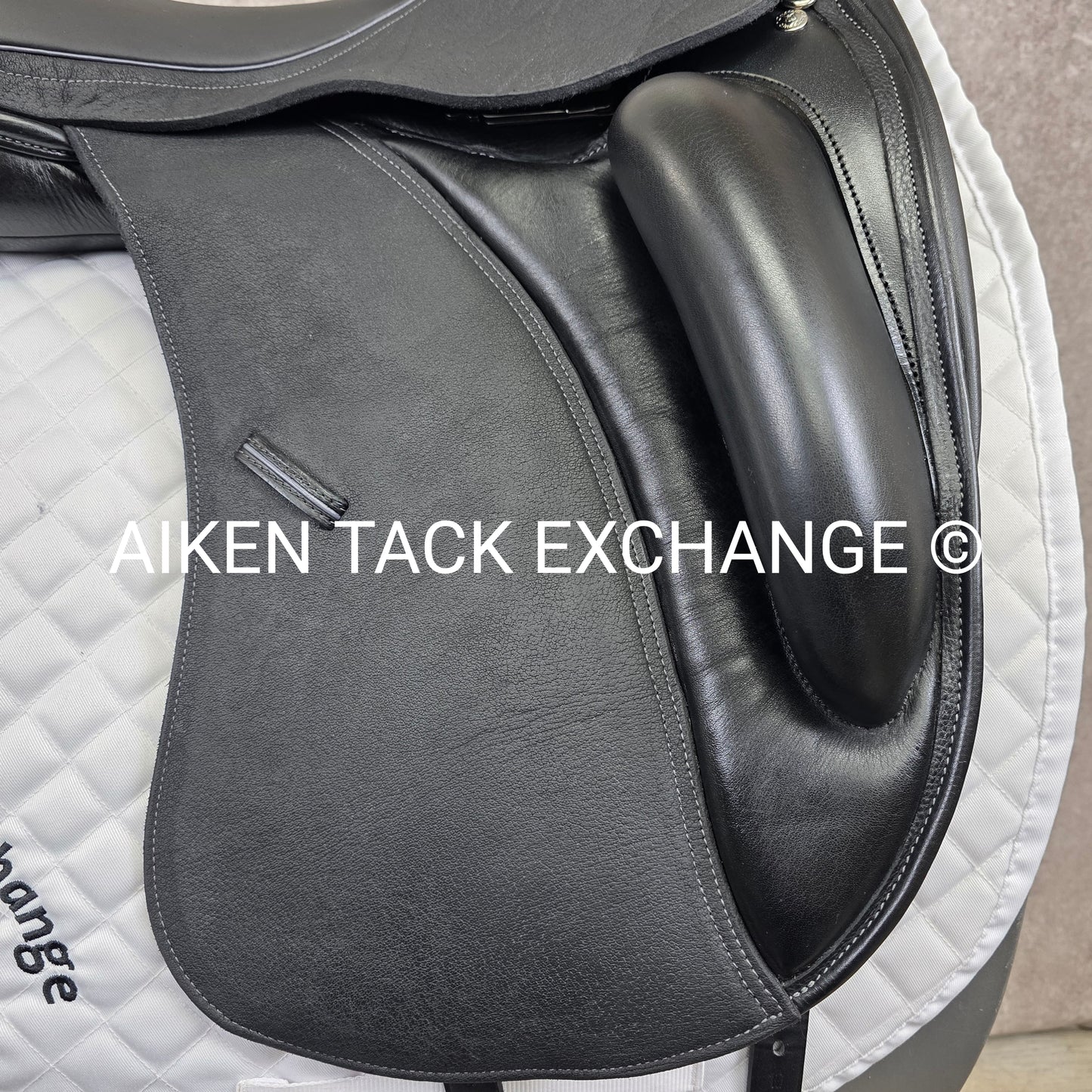 2023 Custom Saddlery Wolfgang Gemini R Monoflap Dressage Saddle, 18" Seat, Adjustable Tree, Wool Flocked Panels