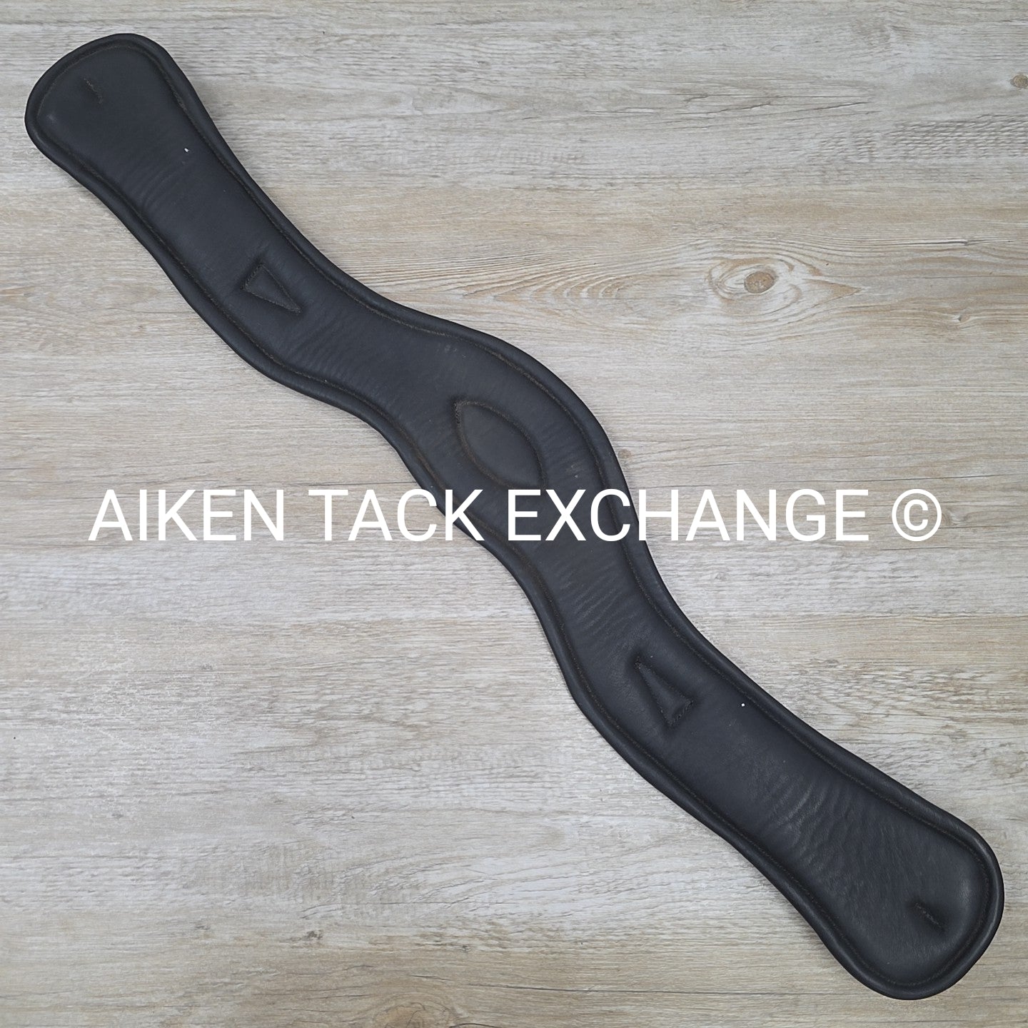 County Logic Anatomic Shoulder Relief Girth 32"