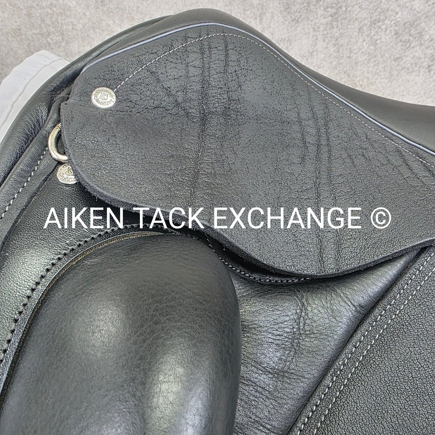 2023 Custom Saddlery Wolfgang Gemini R Monoflap Dressage Saddle, 18" Seat, Adjustable Tree, Wool Flocked Panels