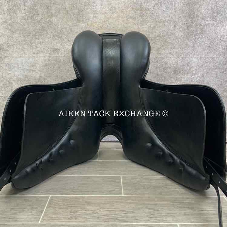 **SOLD** 2000 Prestige Dressage 2000 Saddle, 17.5" Seat, 34 Tree - M/MW, Wool Flocked Panels