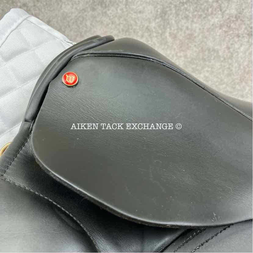 **SOLD** Windsor Elite Dressage Saddle, 17" Seat, Medium Tree, Wool Flocked Panels